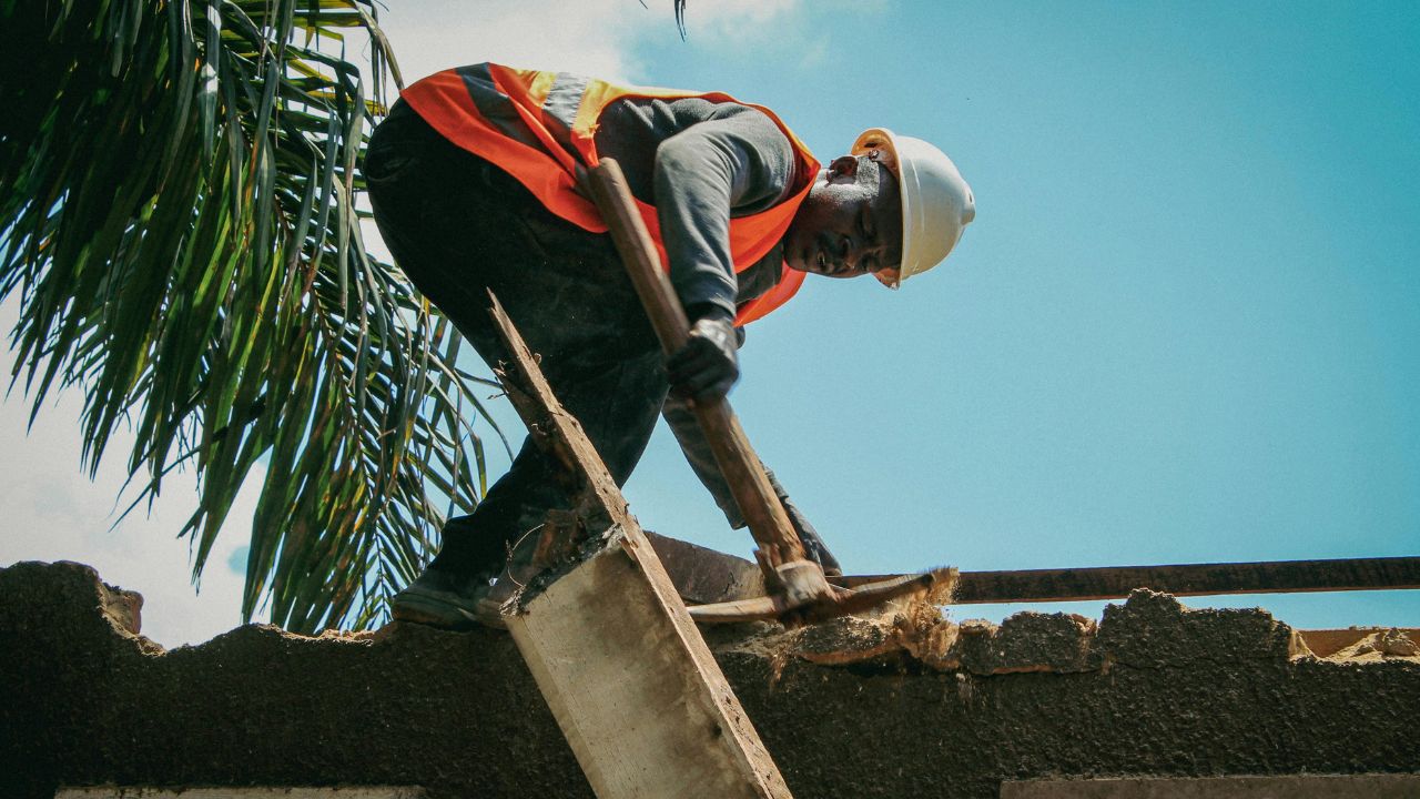 How to choose a good commercial roofing contractor?
